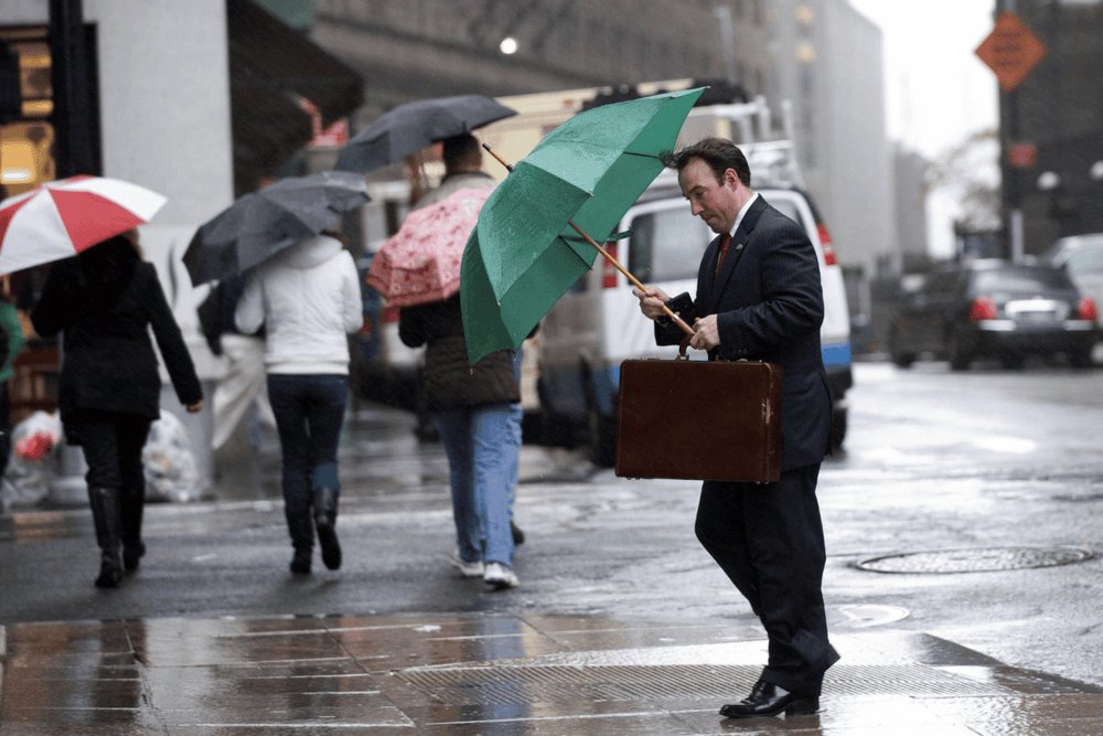 How to Properly Hold an Umbrella: Correct Angle, Positioning & Rain Protection