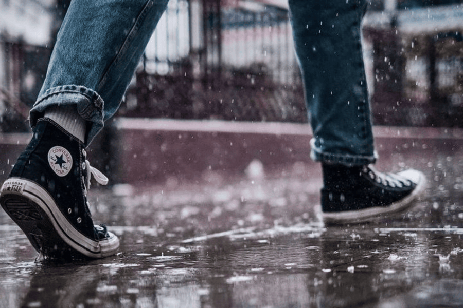 How to Keep Shoes Dry in Rain